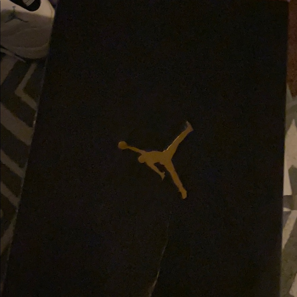 Sneaker reseller - Picture 2 of 5